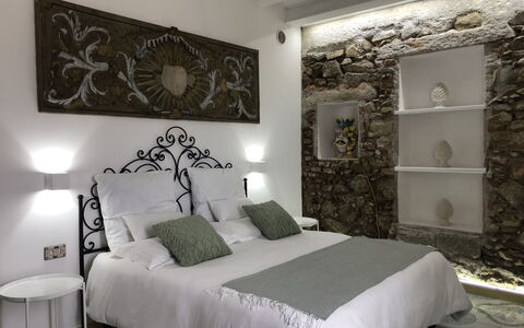 San Noto House With Pool Ac Wifi: Møbel, Ejendom, Billedramme, Plante, Komfort, Bygning, Bed Frame, Indretning, Træ, Belysning