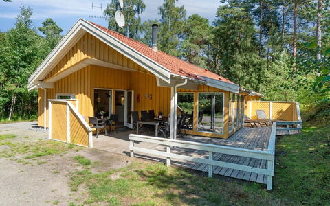 Freija - 800M from the Sea: Træ, Tag, Arkitektur, Hjem, Hus, Sommerhus, Sidespor, Hårdttræ, Hældning, Estate