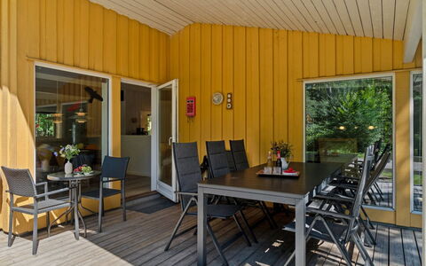 Freija - 800M from the Sea: Træ, Tag, Arkitektur, Hjem, Hus, Sommerhus, Sidespor, Hårdttræ, Hældning, Estate