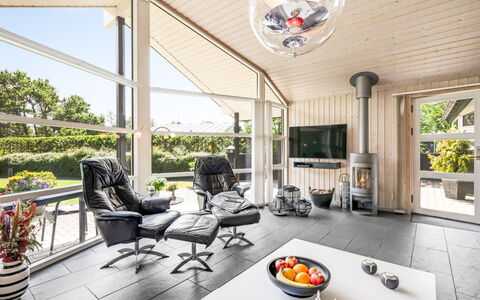 Fritzi - 1.7Km from the Sea: Indretning, Loft, Hjem, Stue, Stol, Couch, Stueplante, Lobby, Blomsterkrukke