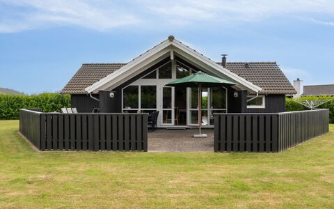 Siggi - 800M from the Sea: Tag, Hus, Hjem, Sommerhus, Sidespor, Estate, Skygge, Garden Bygninger, Lawn, Veranda