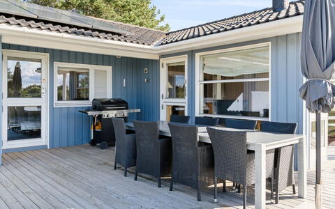 Ilsi - 275M from the Sea: Hjem, Sommerhus, Veranda, Sidespor, Stuehus, Udendørs Struktur