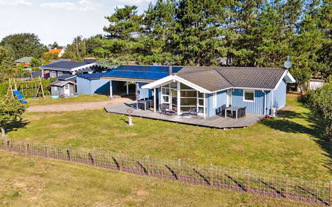 Ilsi - 275M from the Sea: Hjem, Sommerhus, Veranda, Sidespor, Stuehus, Udendørs Struktur