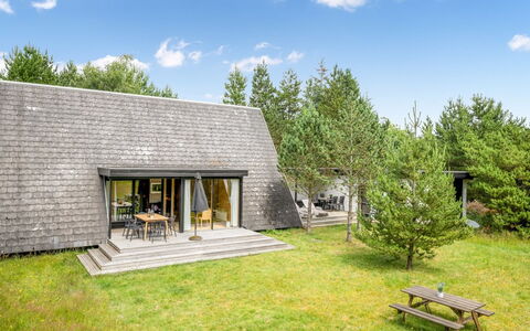 Peta - 1.6Km from the Sea: Tag, Hus, Hjem, Sommerhus, Dør, Sidespor, Estate, Lawn, Gård, Veranda