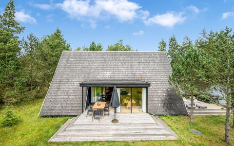 Peta - 1.6Km from the Sea: Tag, Hus, Hjem, Sommerhus, Dør, Sidespor, Estate, Lawn, Gård, Veranda
