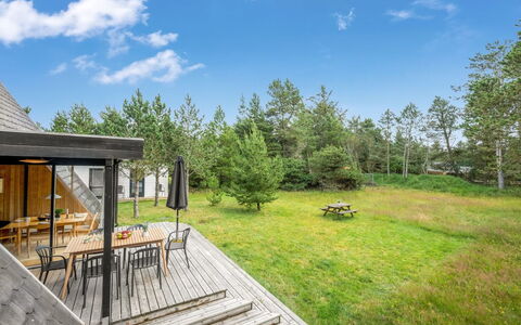Peta - 1.6Km from the Sea: Tag, Hus, Hjem, Sommerhus, Dør, Sidespor, Estate, Lawn, Gård, Veranda