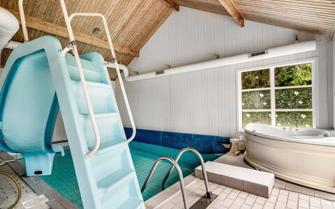 Aisling - 700M from the Sea: Blå, Busk, Sommerhus, Bunddække, Have, Estate, Skygge, Landscaping, Stuehus, Eco Hotel