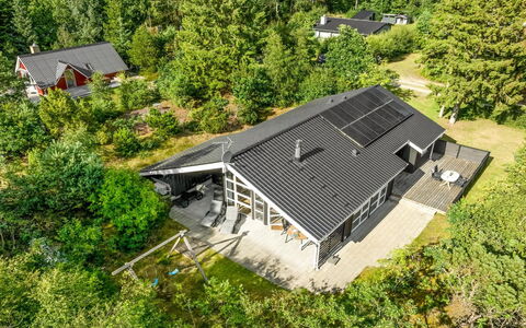 Brunetta - 350M from the Sea: Træ, Hjem, Veranda, Dæk, Hårdttræ, Tag, Bejdse, Trægulve, Eco Hotel