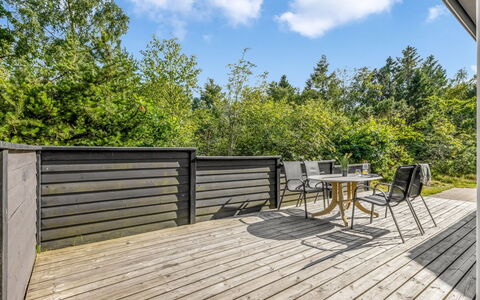 Brunetta - 350M from the Sea: Træ, Hjem, Veranda, Dæk, Hårdttræ, Tag, Bejdse, Trægulve, Eco Hotel