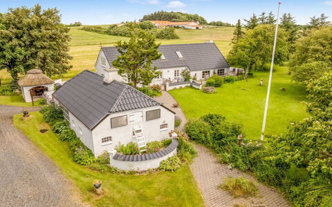 Ømunde - 1.8Km from the Sea: Blå, Busk, Sommerhus, Bunddække, Have, Estate, Skygge, Landscaping, Stuehus, Eco Hotel