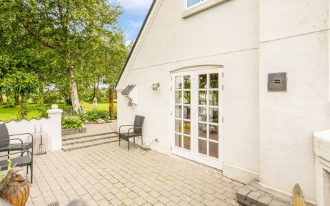 Ømunde - 1.8Km from the Sea: Blå, Busk, Sommerhus, Bunddække, Have, Estate, Skygge, Landscaping, Stuehus, Eco Hotel