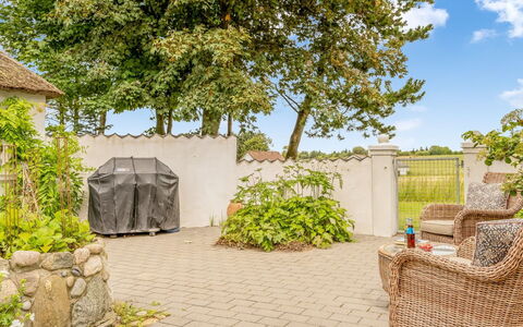 Ømunde - 1.8Km from the Sea: Blå, Busk, Sommerhus, Bunddække, Have, Estate, Skygge, Landscaping, Stuehus, Eco Hotel