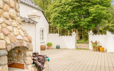 Ømunde - 1.8Km from the Sea: Blå, Busk, Sommerhus, Bunddække, Have, Estate, Skygge, Landscaping, Stuehus, Eco Hotel