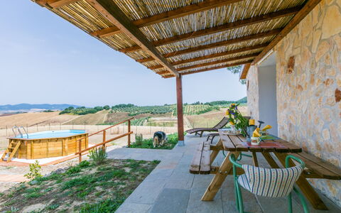 Casaletto Anticaluce: Plante, Ejendom, Bygning, Himmel, Azure, Skygge, Blomsterkrukke, Træ, Bord, Indretning
