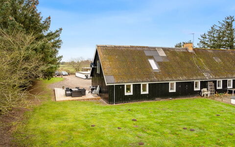 Thorgot - 3Km from the Sea: Græs, Tag, Sommerhus, Hus, Landdistrikt, Hjem, Land Lot, Stuehus, Lawn, Estate