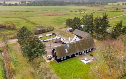 Thorgot - 3Km from the Sea: Græs, Tag, Hus, Almindeligt, Landdistrikt, Landskab, Græs-, Sommerhus, Land Lot, Hjem