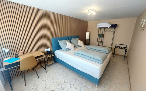Buk City Apartments * * *: Træ, Soveværelse, Textile, Møbel, Etage, Indretning, Seng, Sengetøj, Sengetøj, Gulvbelægning
