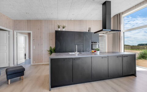Marius - 400M from the Sea: Køkken, Gulvbelægning, Countertop, Træ, Etage, Indretning, Cabinetry, Køkken Apparat, Møbel, Loft