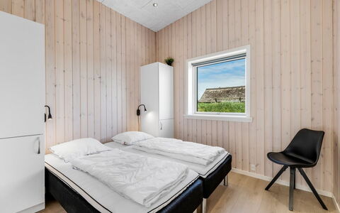Marius - 400M from the Sea: Træ, Soveværelse, Fryser, Sne, Planke, Vinter, Seng, Sengetøj, Hårdttræ, Bed Frame