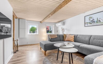 Anneke - 1.3Km from the Sea