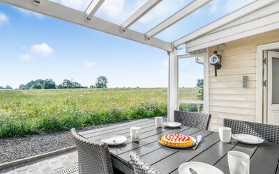 Anneke - 1.3Km from the Sea