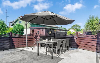 Anneke - 1.3Km from the Sea