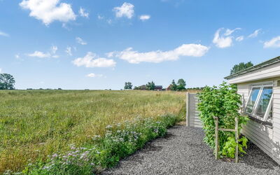 Anneke - 1.3Km from the Sea
