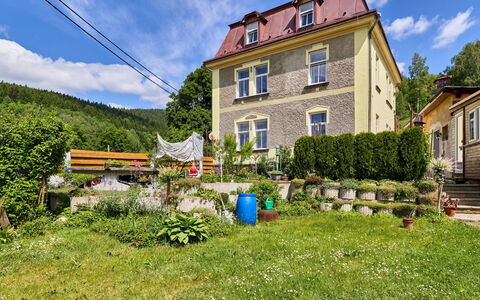 Desná V Jizerských Horách 841: Hus, Busk, Hjem, Sommerhus, Have, Estate, Gård, Backyard, Landscaping, Stuehus