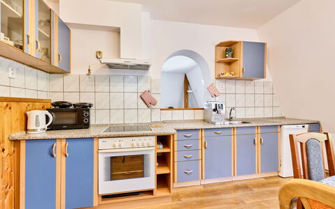 Desná V Jizerských Horách 841: Træ, Indretning, Gulvbelægning, Etage, Køkken, Møbel, Loft, Værelse, Countertop, Cabinetry