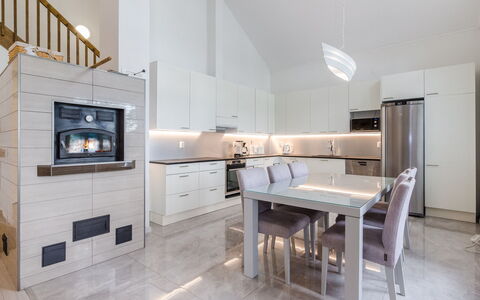 Levähdys: Gulvbelægning, Indretning, Træ, Køkken, Møbel, Loft, Etage, Hjem, Belysning, Countertop