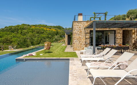 Villa Paradise: Vand, Himmel, Ejendom, Plante, Bygning, Stol, Naturlige Landskab, Træ, Fritid, Landskab