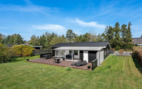 Ansine - 500M from the Sea: Træ, Tag, Arkitektur, Hjem, Hus, Sommerhus, Sidespor, Hårdttræ, Hældning, Estate