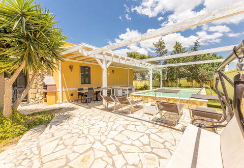 Villetta Estiva With Private Pool Gallipoli: Himmel, Sky, Bygning, Plante, Svømmepøl, Hus, Udendørs Møbler, Træ, Stol, Skygge