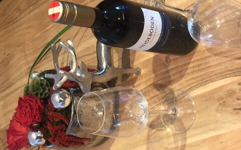 Hollersbach im Pinzgau 14: Flaske, Drinkware, Bordservice, Barware, Vin, Glasservice, Bord, Vinglas, Glas Flaske, Alkoholholdig Drik