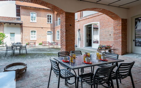 Le Corti di San Rocco: Bord, Møbel, Ejendom, Couch, Azure, Træ, Stue, Indretning, Etage, Komfort