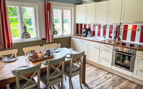 Laerchenshus: Ejendom, Cabinetry, Møbel, Countertop, Vindue, Bord, Håndvask, Træ, Køkken, Indretning