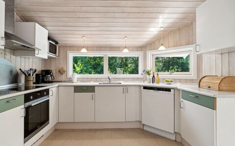 Nea - 600M from the Sea: Køkken, Countertop, Indretning, Træ, Loft, Gulvbelægning, Køkken Apparat, Større Bandage, Cabinetry, Etage