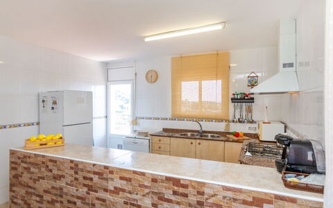 Panoramic: Træ, Gulvbelægning, Countertop, Etage, Indretning, Køkken, Møbel, Hjem, Loft, Cabinetry