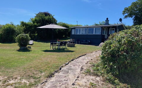 Silke - 10M from the Sea: Møbel, Indretning, Gulvbelægning, Etage, Loft, Værelse, Stol, Bord, Lejlighed, Køkken & Spisebord