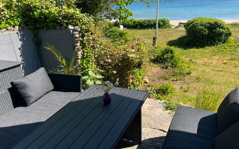 Silke - 10M from the Sea: Møbel, Indretning, Gulvbelægning, Etage, Loft, Værelse, Stol, Bord, Lejlighed, Køkken & Spisebord