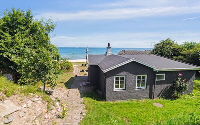 Silke - 10M from the Sea