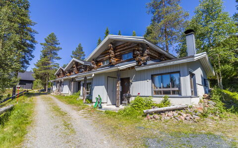Rukaköngäs 27: Græs, Hus, Sommerhus, Land Lot, Hjem, Estate, Lawn, Sidespor, Stuehus, Veranda