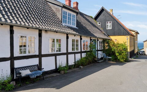 Frederikke - 300M from the Sea: Tag, Hus, Sommerhus, Hjem, Skydevindue, Pol, Sidespor, Indkørsel, Skorsten