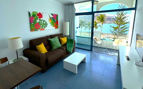 Playa del Cura 3: Couch, Møbel, Bord, Stue, Indretning, Komfort, Etage, Bygning, Studio Couch, Plante