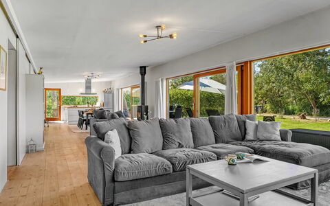 Nielsigne - 1.3Km from the Sea: Tag, Hus, Land Lot, Hjem, Sommerhus, Estate, Garden Bygninger, Skygge, Bjælkehytte, Landscaping