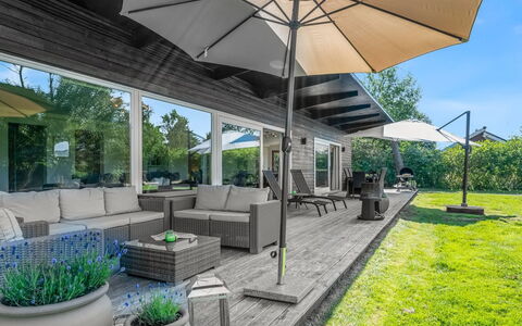 Nielsigne - 1.3Km from the Sea: Tag, Hus, Land Lot, Hjem, Sommerhus, Estate, Garden Bygninger, Skygge, Bjælkehytte, Landscaping