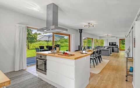 Nielsigne - 1.3Km from the Sea: Tag, Hus, Land Lot, Hjem, Sommerhus, Estate, Garden Bygninger, Skygge, Bjælkehytte, Landscaping