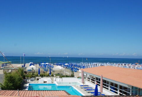 Tosca With Beach & Breakfast Included: Vand, Himmel, Sky, Plante, Coastal Og Oceaniske Landskabsformer, Svømmepøl, Strand, Fritid, Træ, Horisont