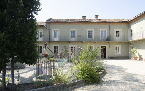 B&b Vigne Di Fagnano Without Kitchen: Plante, Ejendom, Bygning, Vindue, Himmel, Træ, Land Lot, Hus, Sommerhus, Landskab