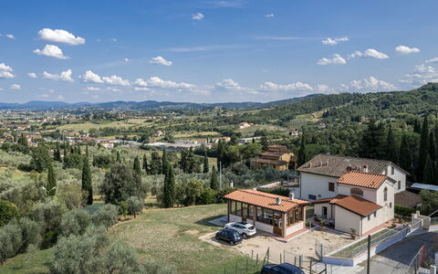 Villacolle 1, Poggio a Caiano, Hot Tub, Wifi, Ac: Himmel, Sky, Daytime, Økoregion, Hjul, Bjerg, Træ, Land Lot, Naturlige Landskab, Bygning